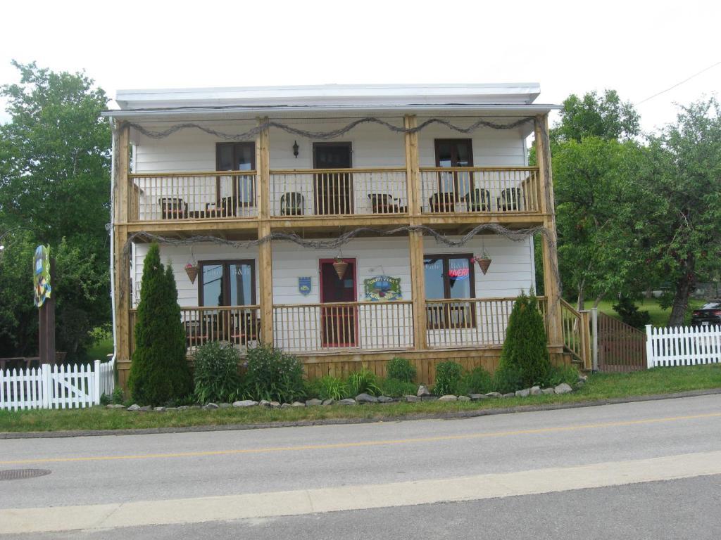 Gite Au Vieux Pommier Tadoussac Kültér fotó